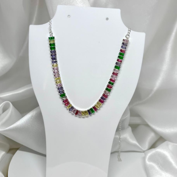 Cola choker riviera colorido prata