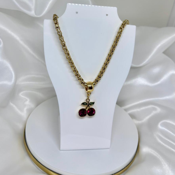 Colar cherry dourado