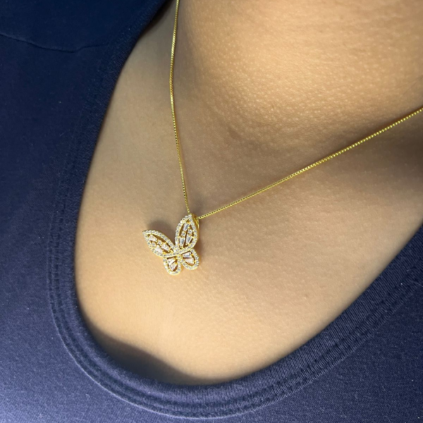 Colar borboleta cravejada